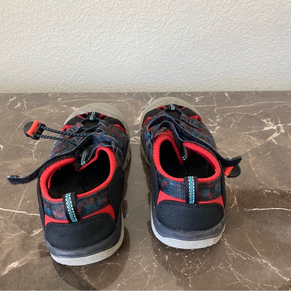 Keen Newport H2 Closed Toe Waterproof Sandal Size 3 - Picture 4 of 5